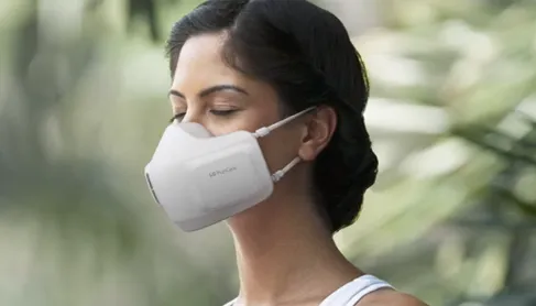 Woman wearing the LG PuriCare wearable air purifier face mask
