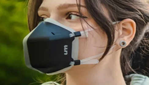 Woman wearing a black UV Mask with clear straps