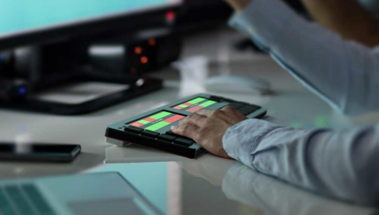 cloud-9-trader-VOIP-device